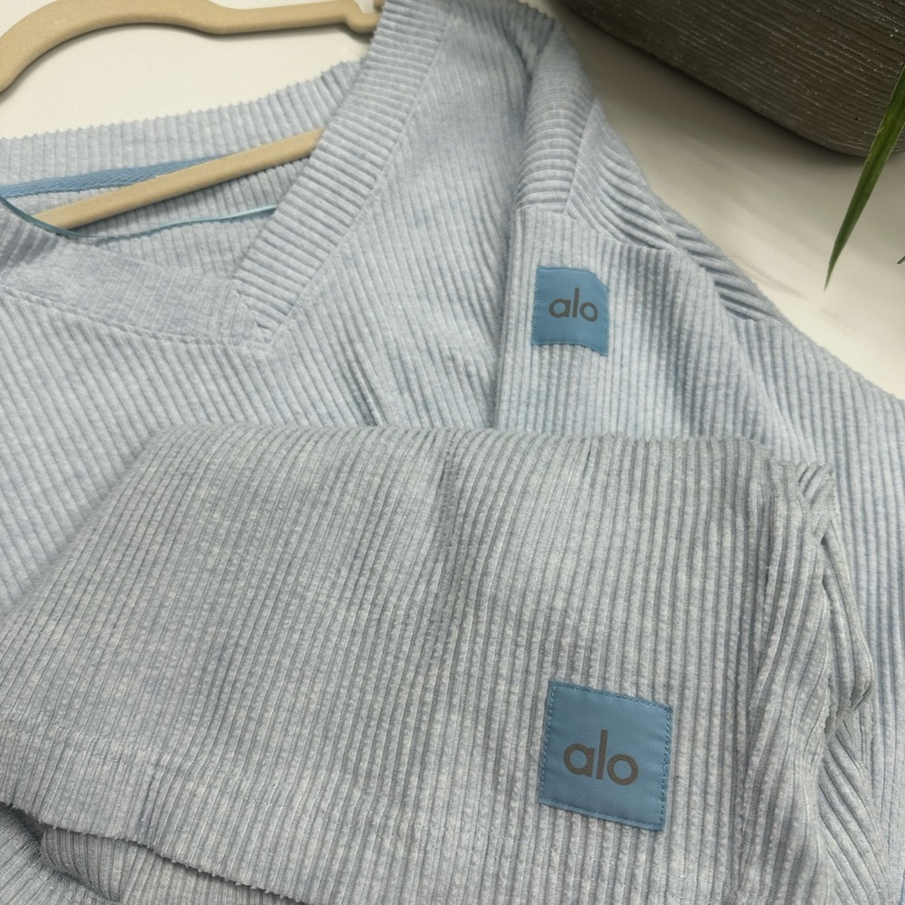 Alo Yoga SET- Muse Sweater with matching shorts -size large